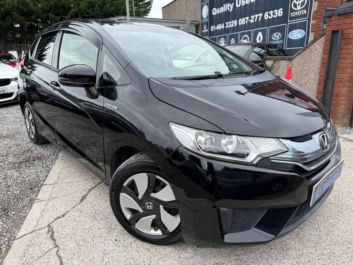2015 Honda Fit  1.5 HYBRID AUTO - Image 1