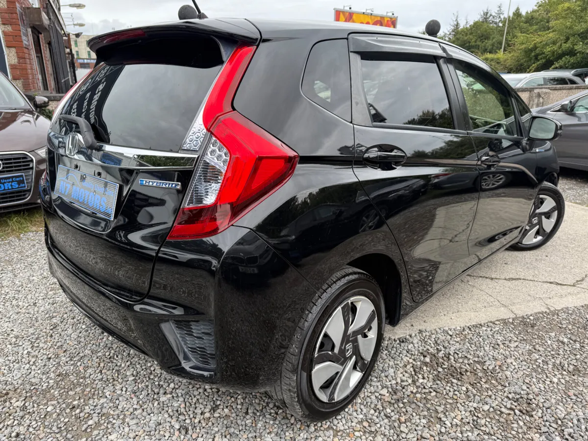 2015 Honda Fit  1.5 HYBRID AUTO - Image 4
