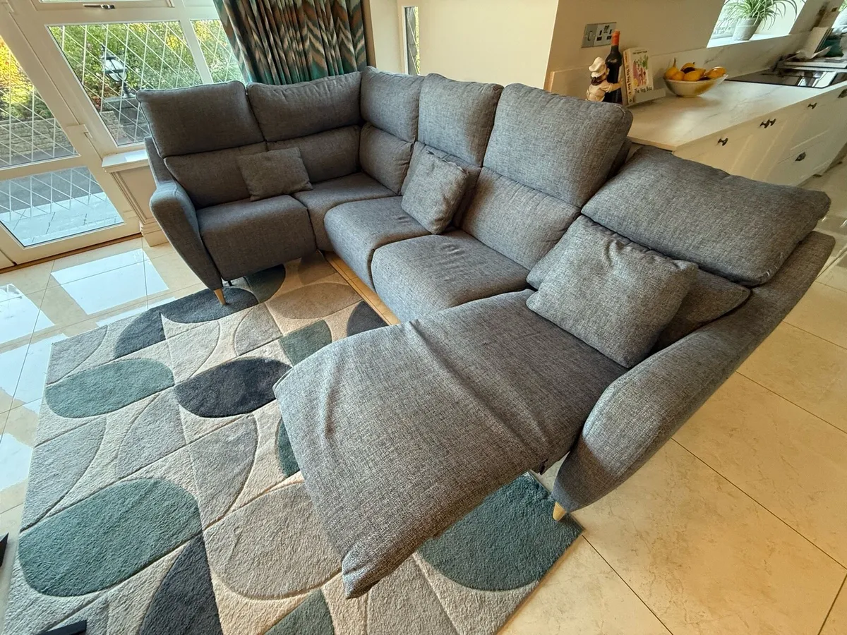 Corner couch - Image 2