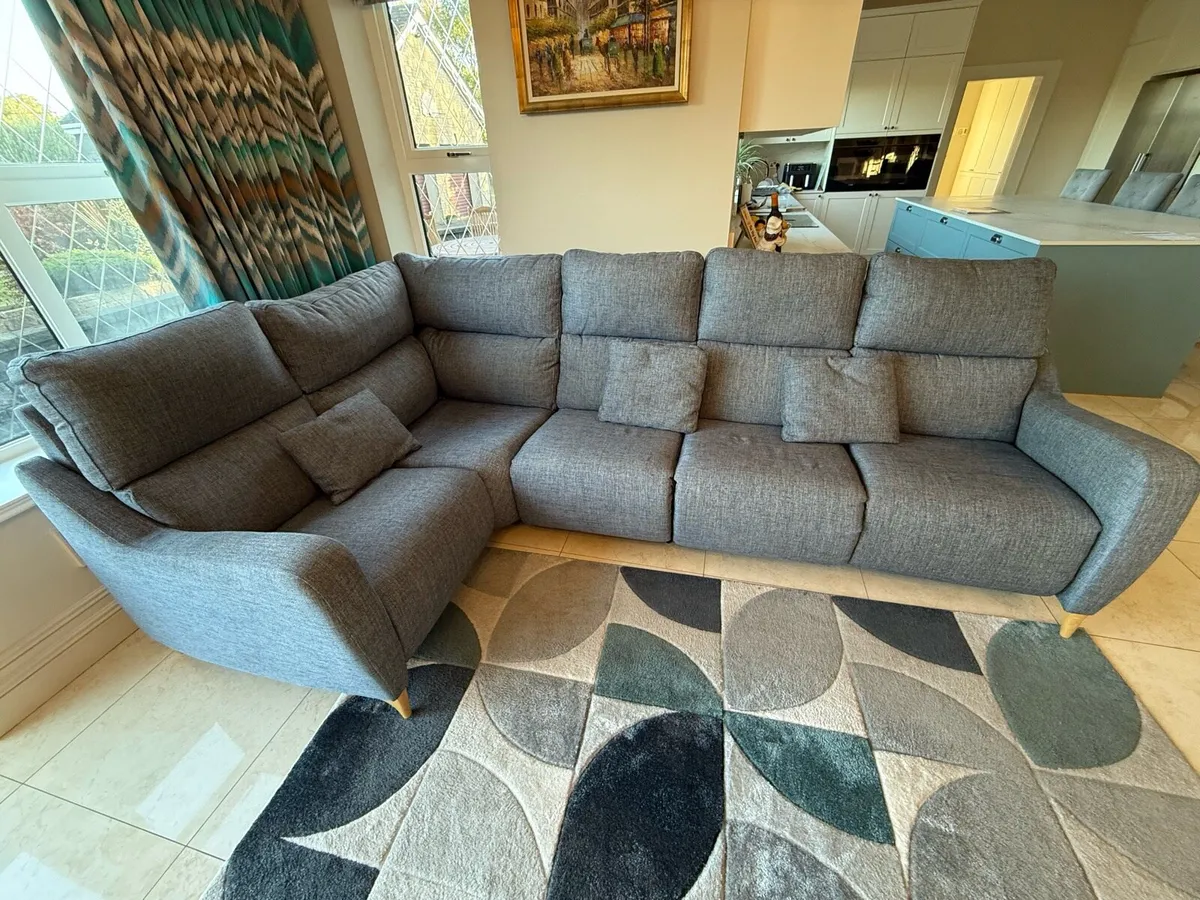 Corner couch - Image 3