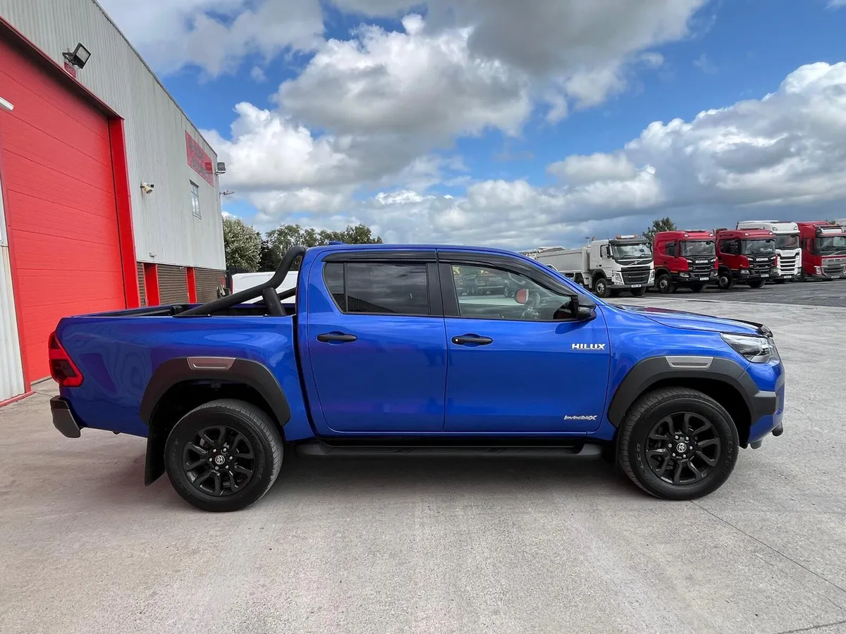 2022 Toyota Hilux Invincible X - Image 4