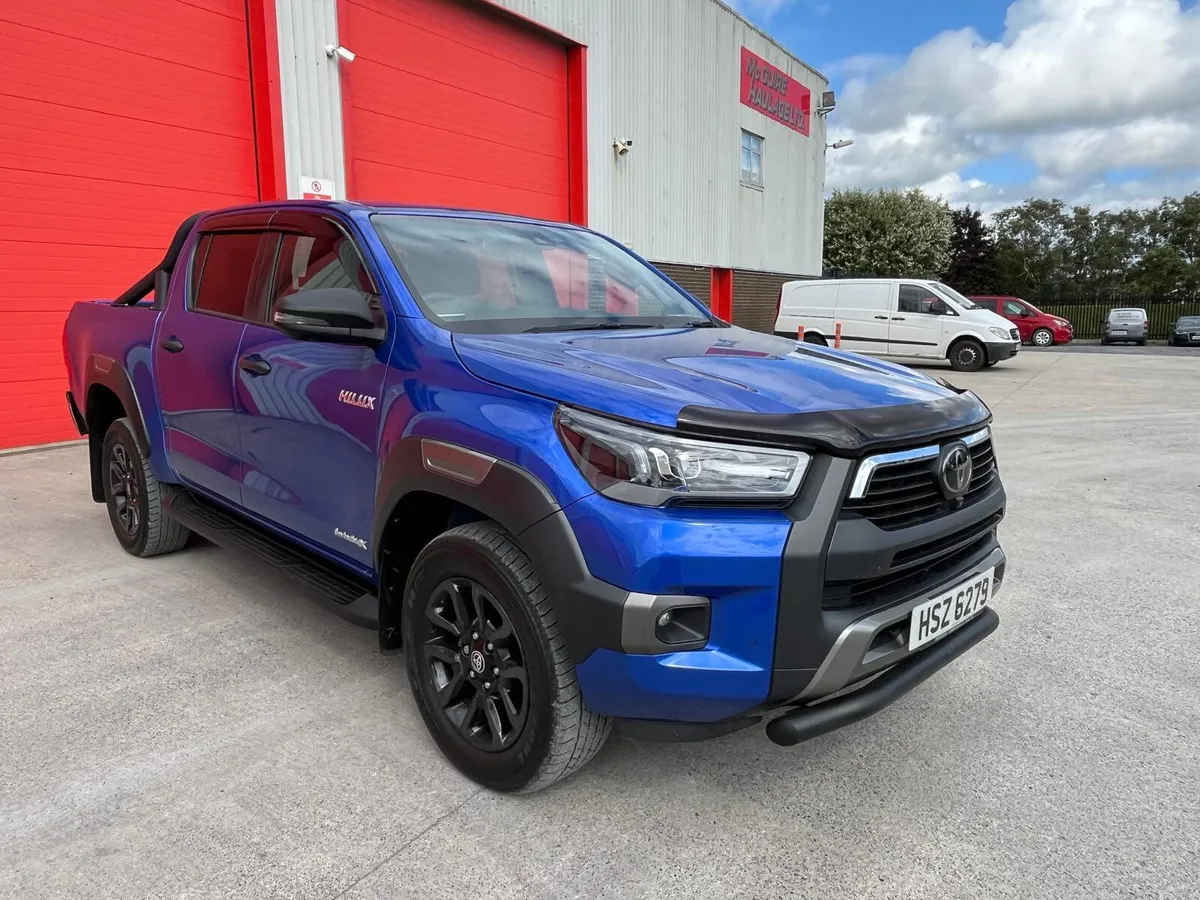 2022 Toyota Hilux Invincible X - Image 3
