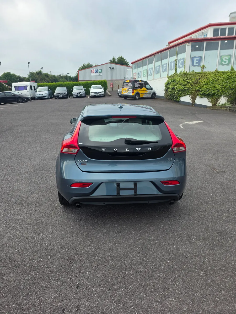 2014 Volvo v40 - Image 4