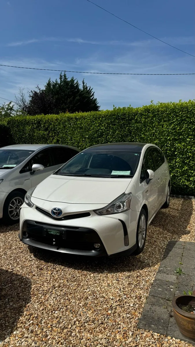 Toyota Prius 7 Seater low mileage sunroof - Image 1