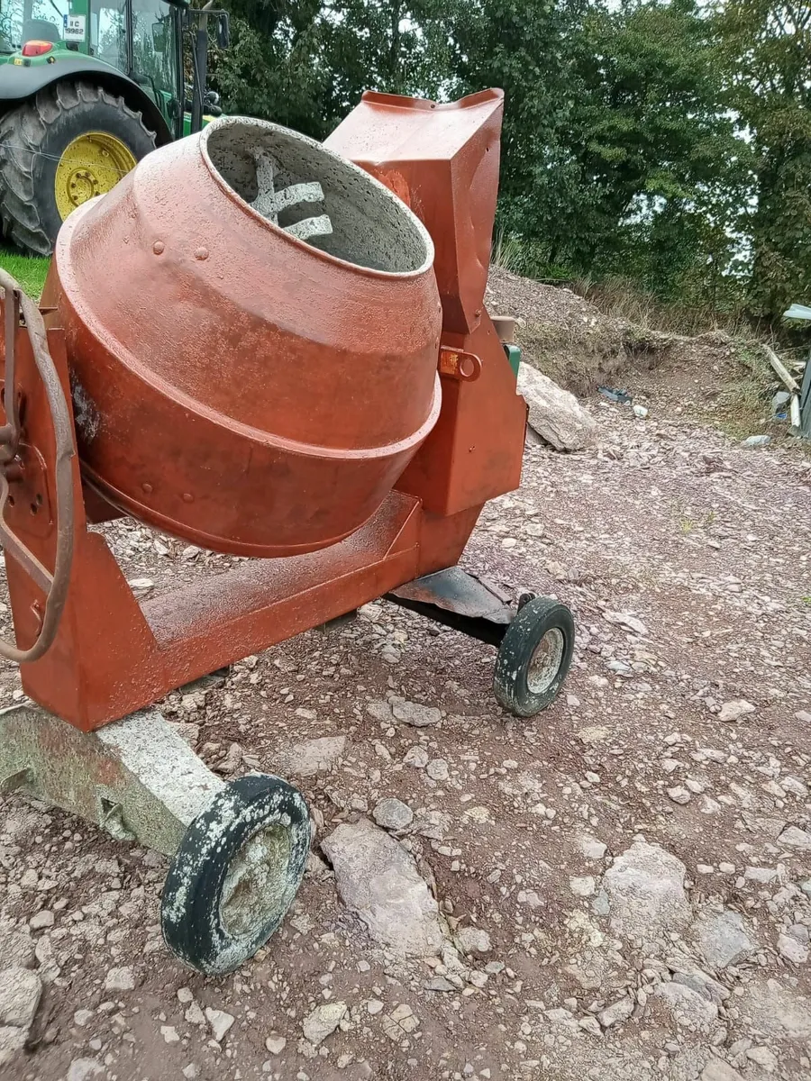Concrete mixer - Image 1