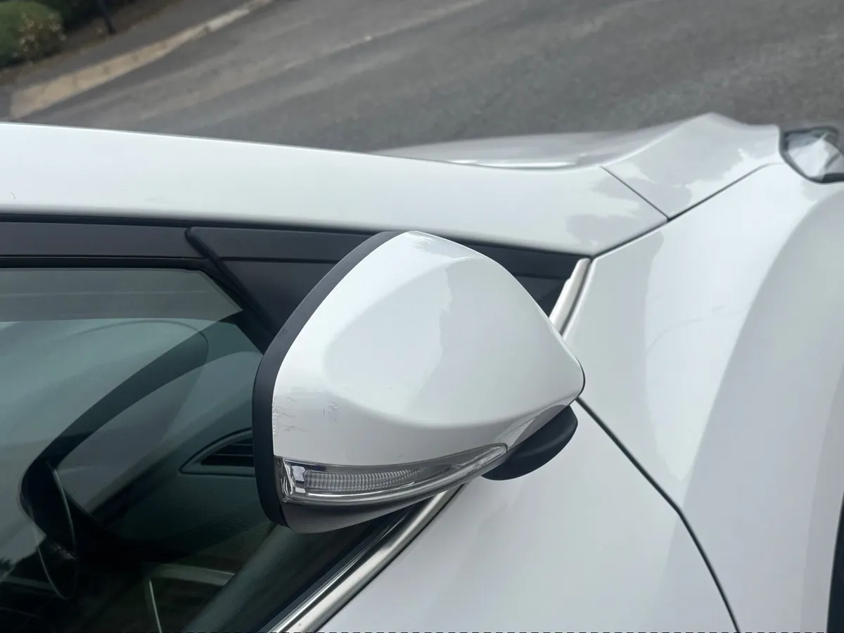 Low mileage diesel 2014 Hyundai i30 Diesel - Image 2