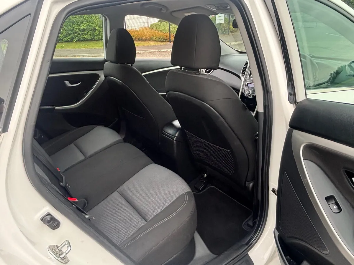 Low mileage diesel 2014 Hyundai i30 Diesel - Image 3