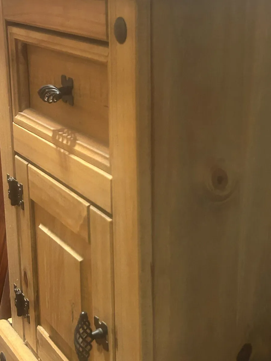 Double bed frame and 2 lockers - Image 3