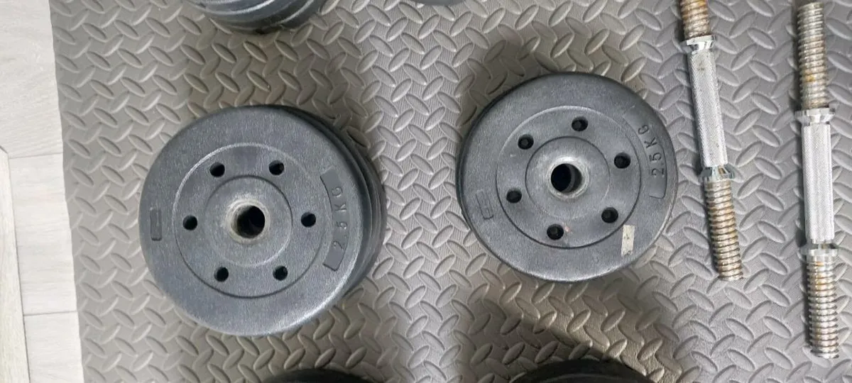 Bench and dumbells - Image 4