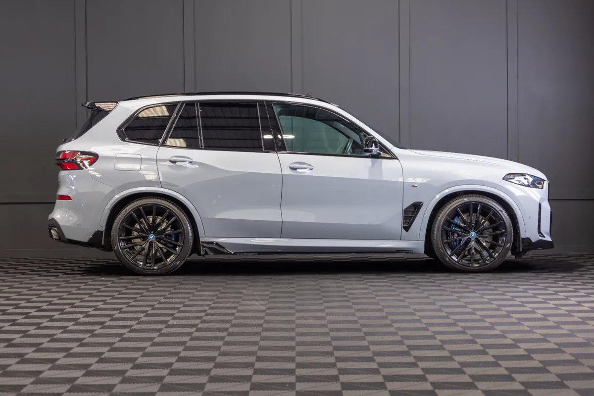2025 BMW X5 X-Drive 50e M-Sport - Image 2