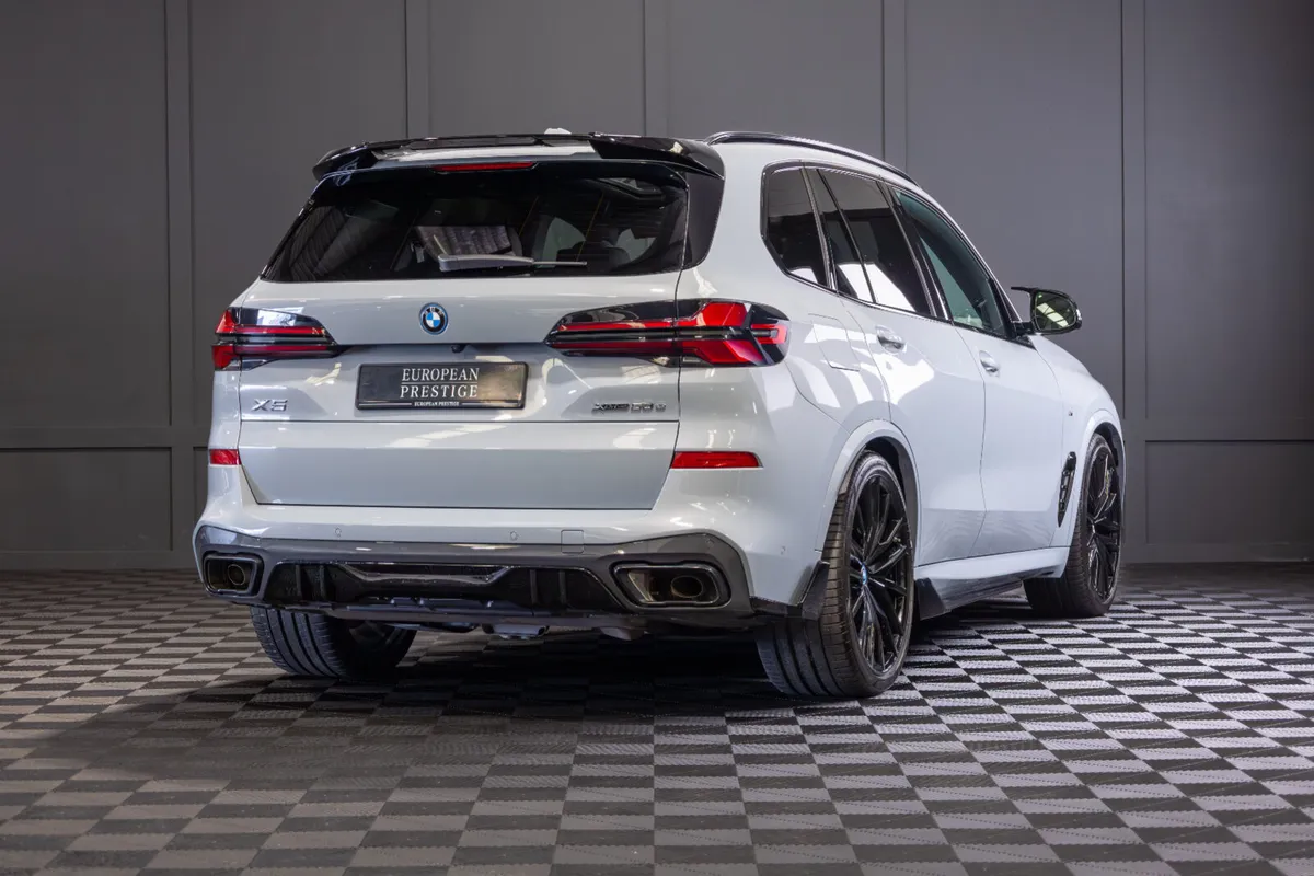 2025 BMW X5 X-Drive 50e M-Sport - Image 3