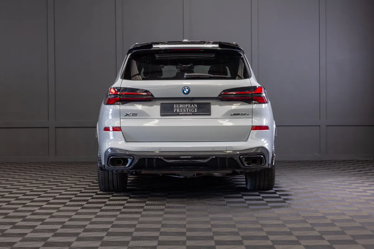 2025 BMW X5 X-Drive 50e M-Sport - Image 4