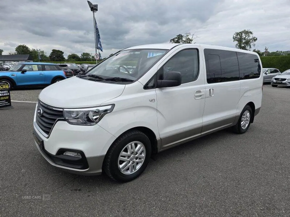 Hyundai i800 SE Nav - Image 2