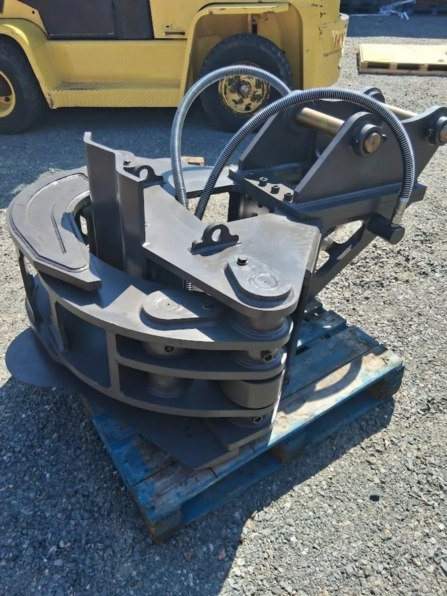 Tree shear hire 13ton excavator