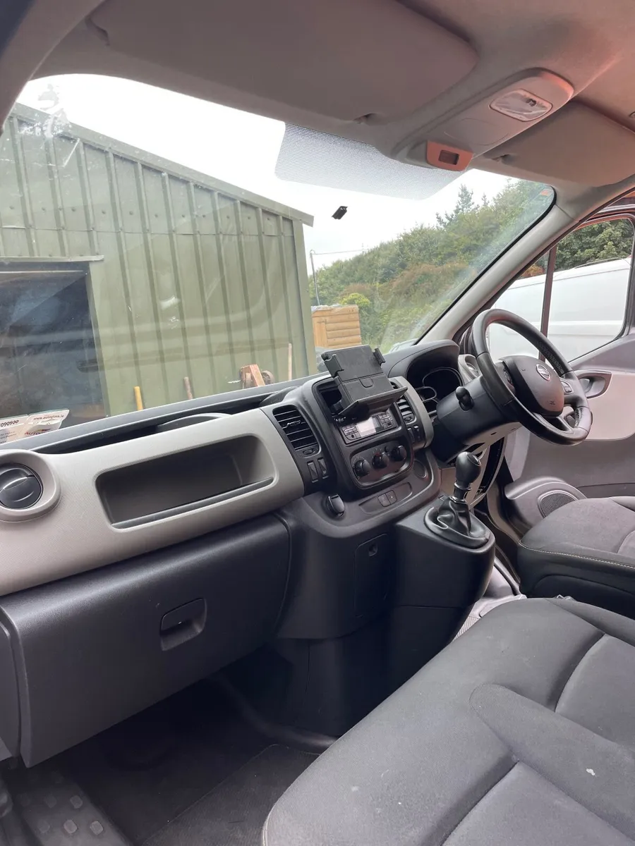 Nissan NV300 2017 - Image 2