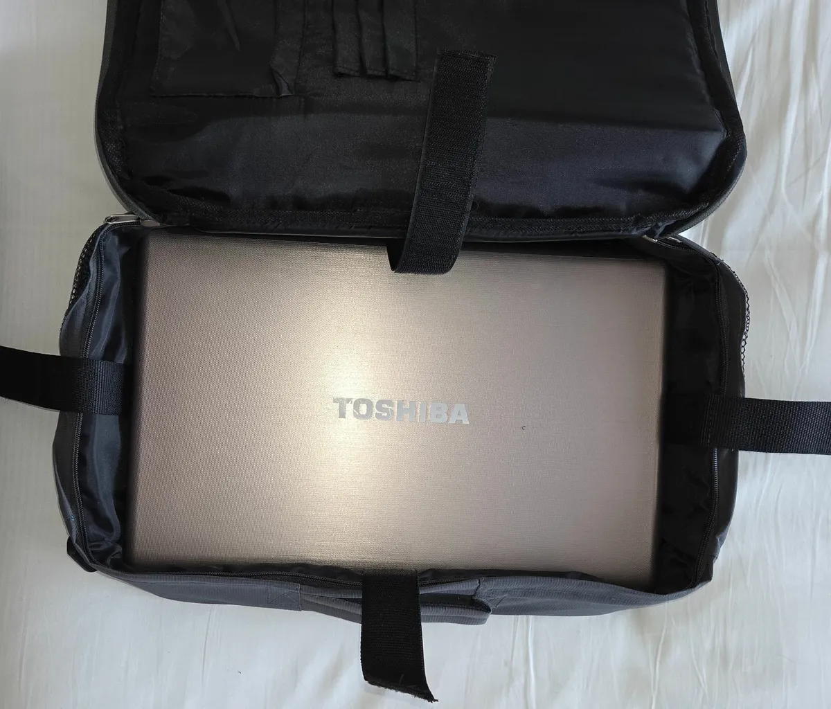 17" Laptop bag BNWT - Image 3
