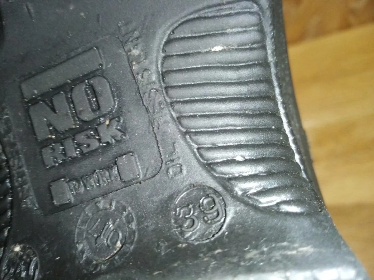Boots - Image 2