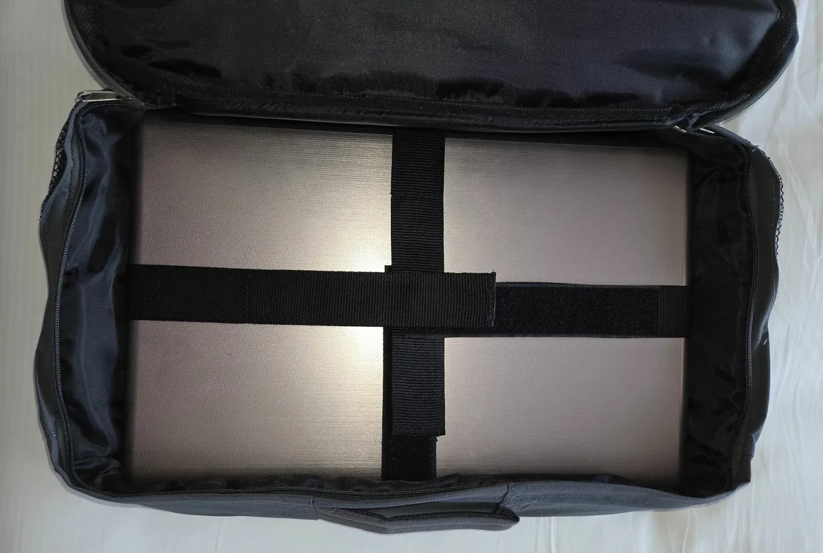 17" Laptop bag BNWT - Image 4