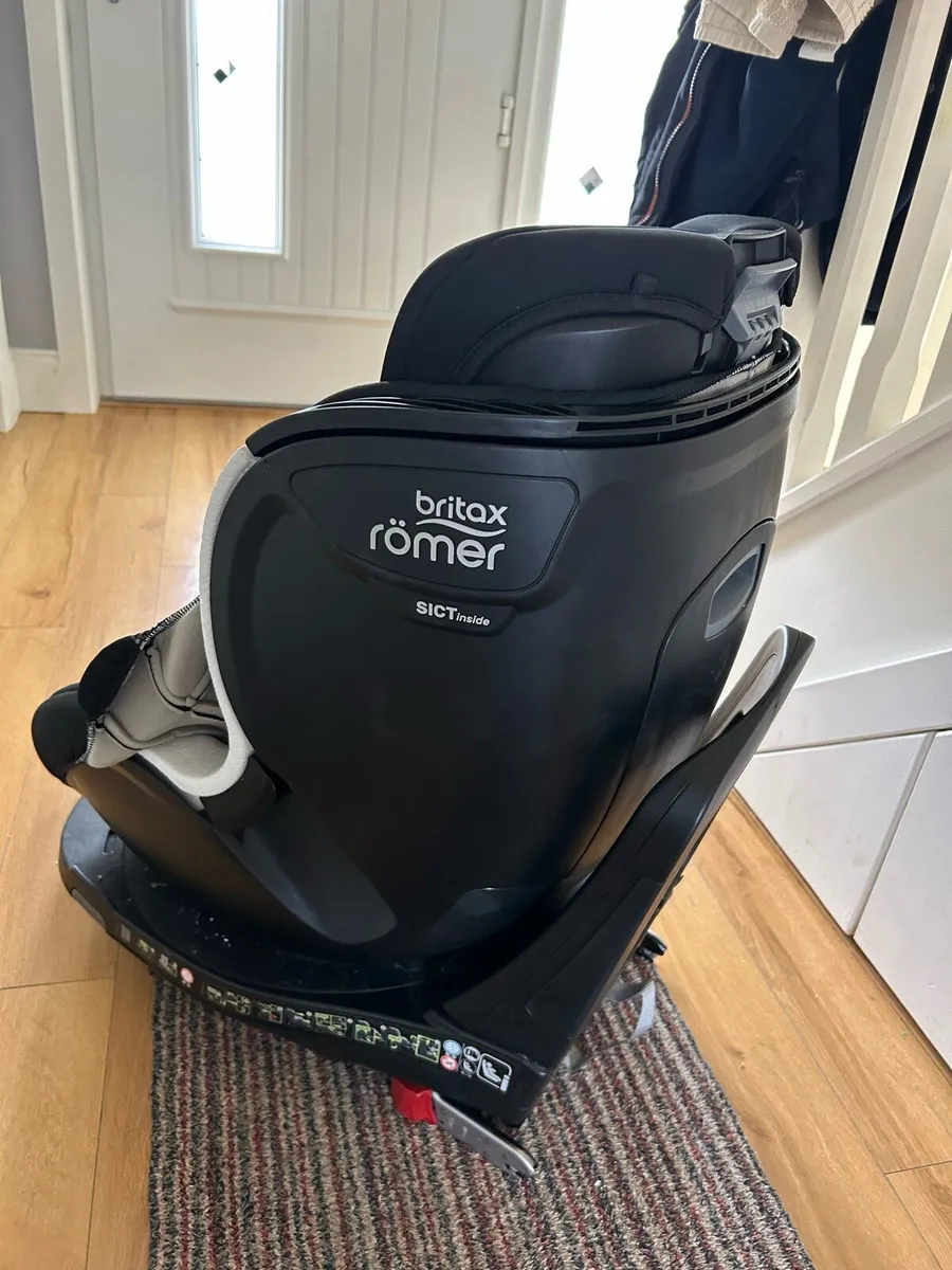 Car seat - rotating - Image 2