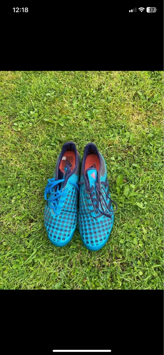 Football boots - Image 1