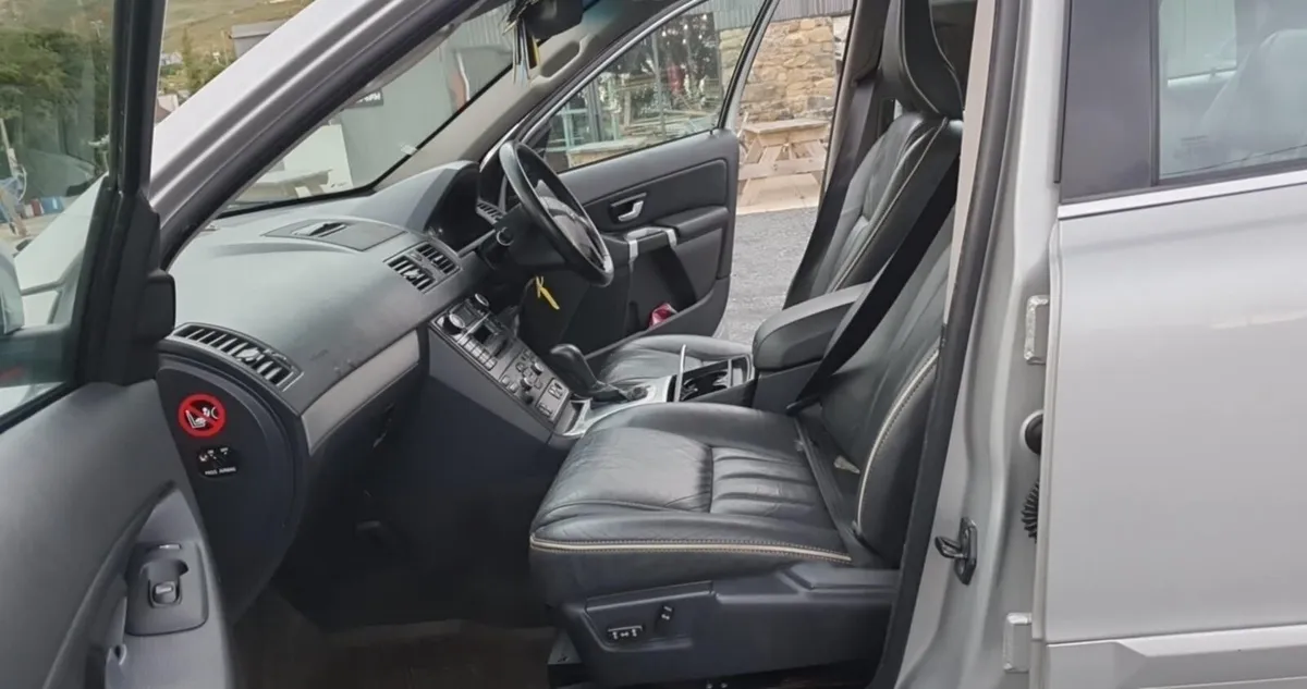 12 volvo Xc90 7 seats - Image 4