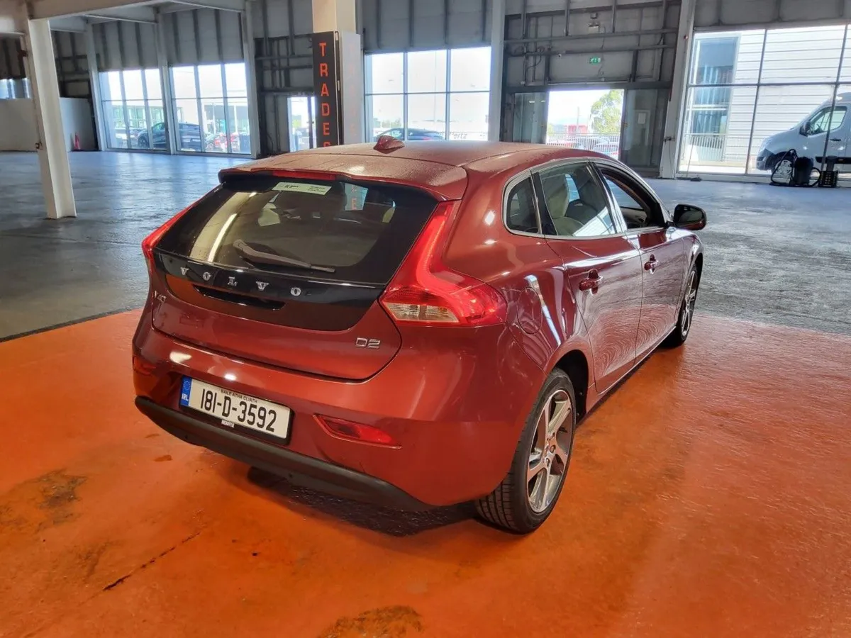 Volvo V40 D2 (120hp) Momentum Edition - Image 3