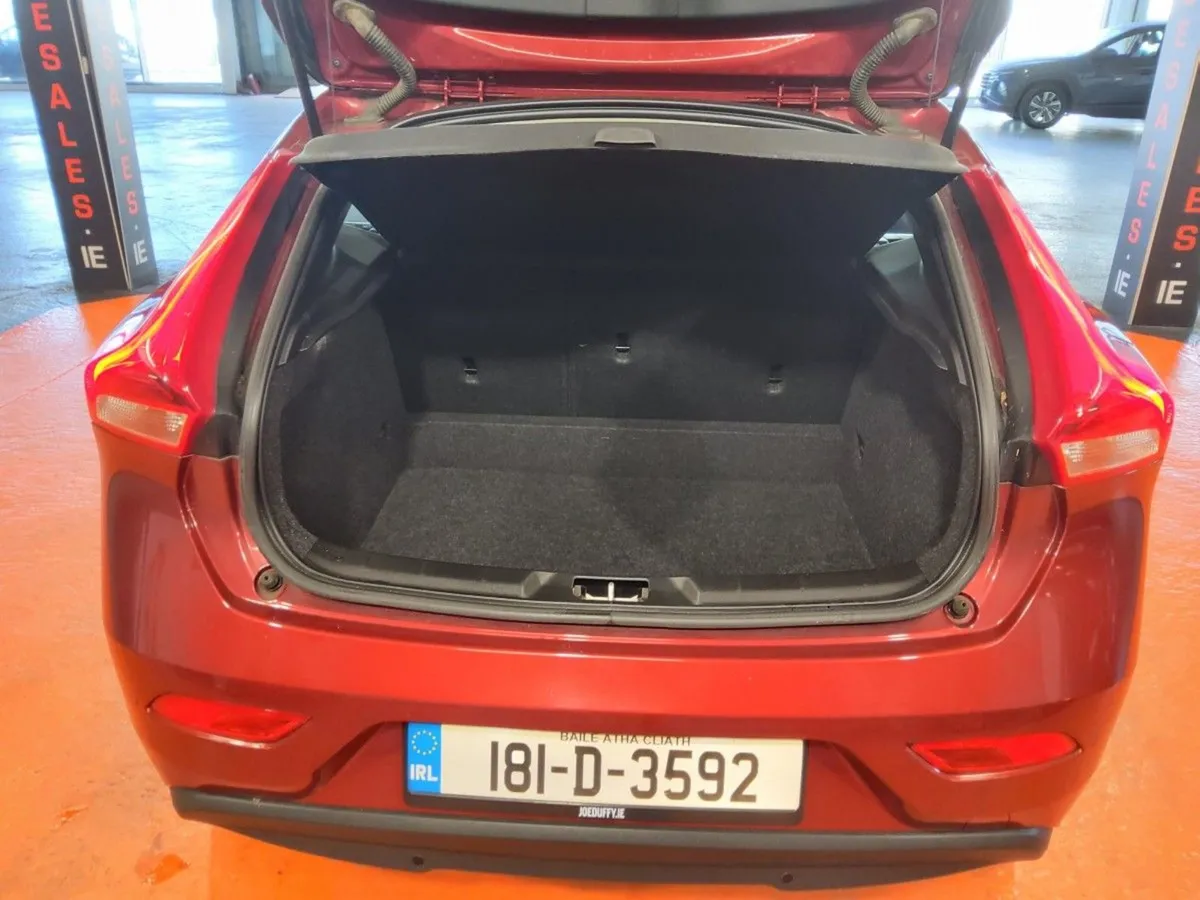 Volvo V40 D2 (120hp) Momentum Edition - Image 4
