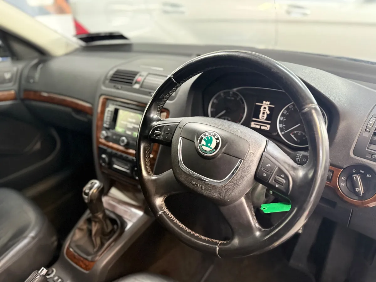 Skoda Octavia 2013 1.2TSI  EXCLUSIVE - Image 3