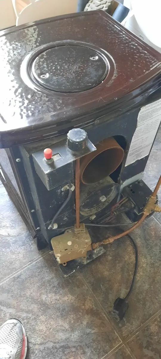 Small Stanley non boiler oil stove- in mint condit - Image 2