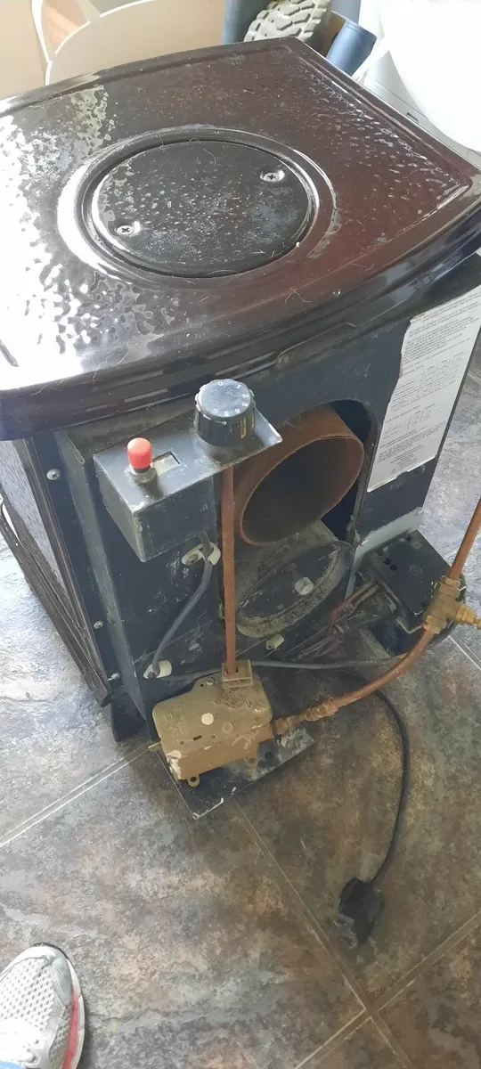 Small Stanley non boiler oil stove- in mint condit - Image 3