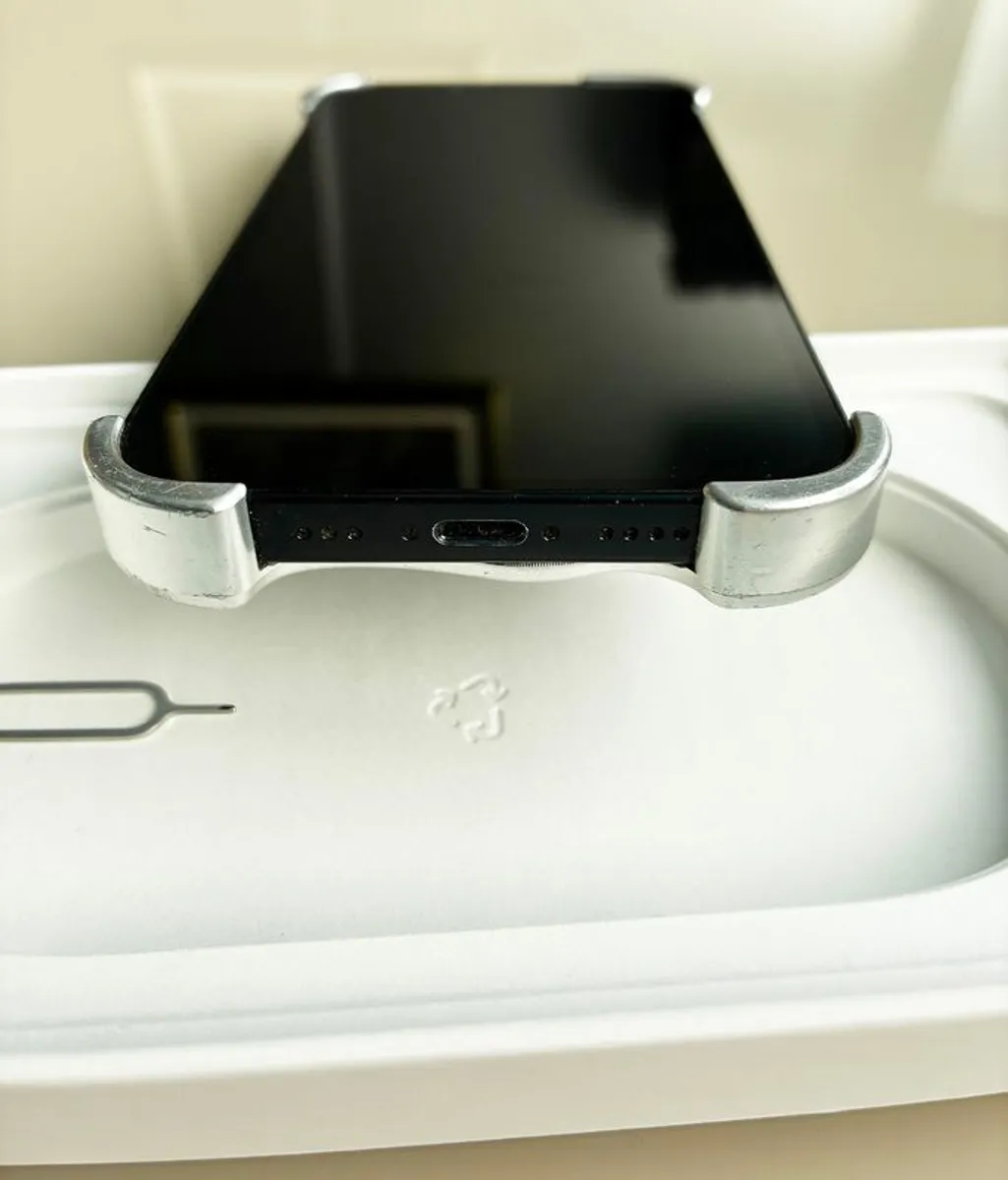 iPhone 14 & Chargers - Image 3