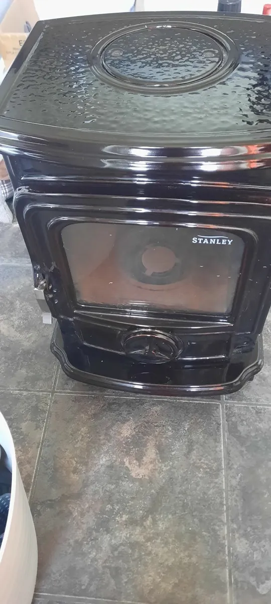Small Stanley non boiler oil stove- in mint condit - Image 4
