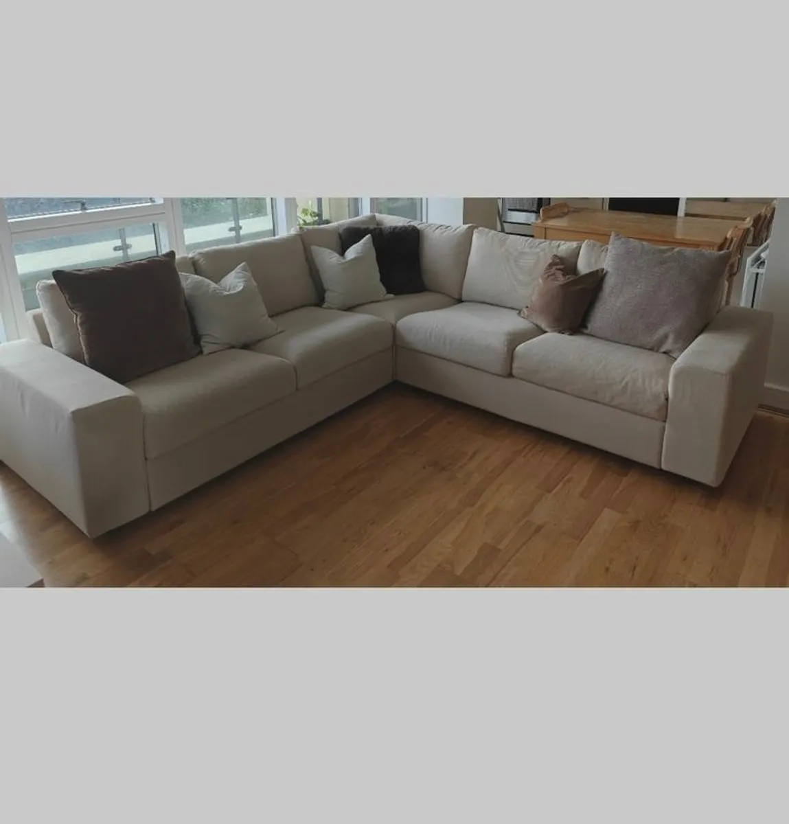 Large 4 Seater Corner Sofa Couch in Excellent Condition - Image 1