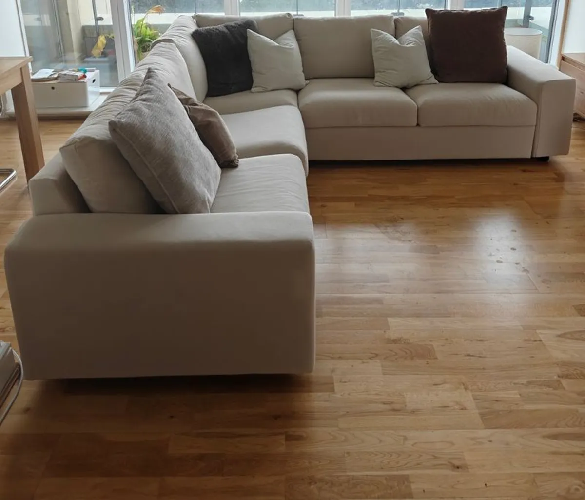 Large 4 Seater Corner Sofa Couch in Excellent Condition - Image 2