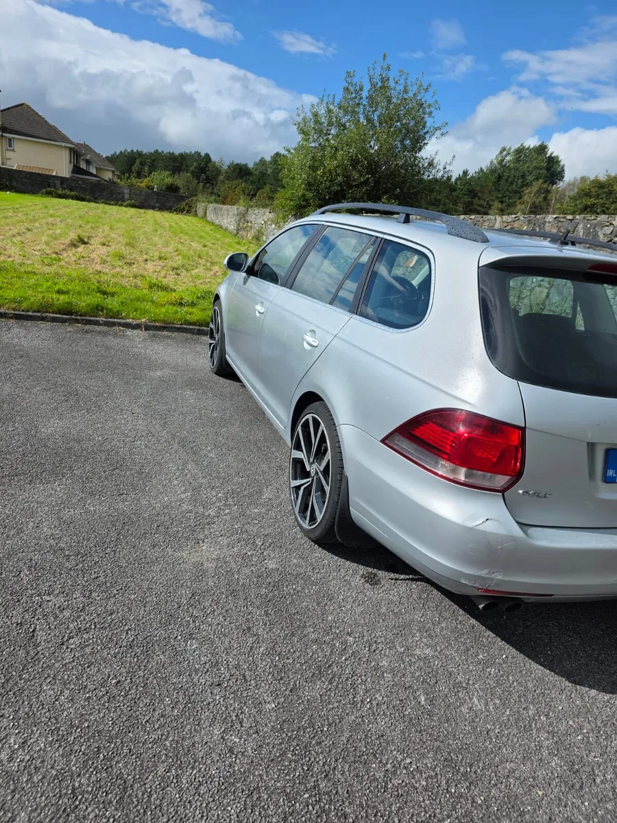 Volkswagen Golf 2010 automatic - Image 3