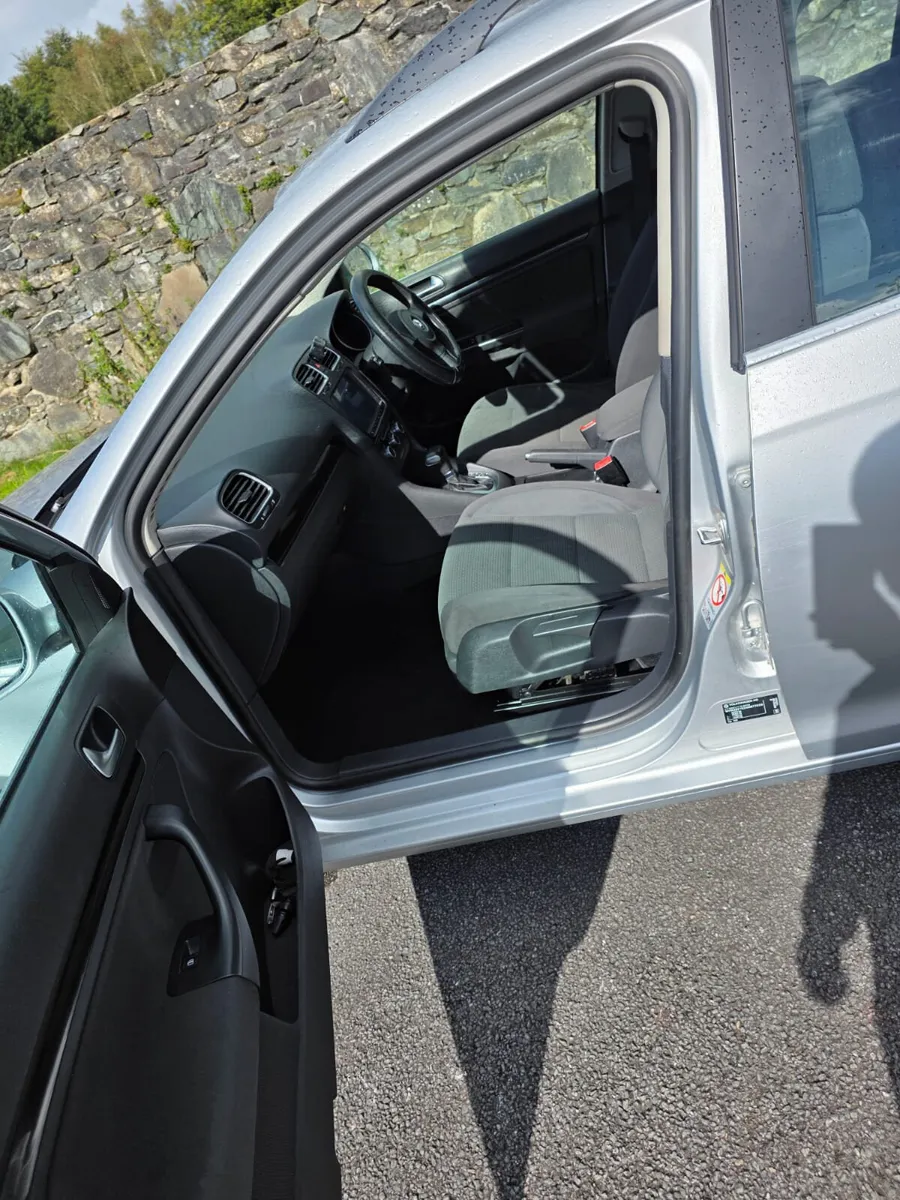 Volkswagen Golf 2010 automatic - Image 4