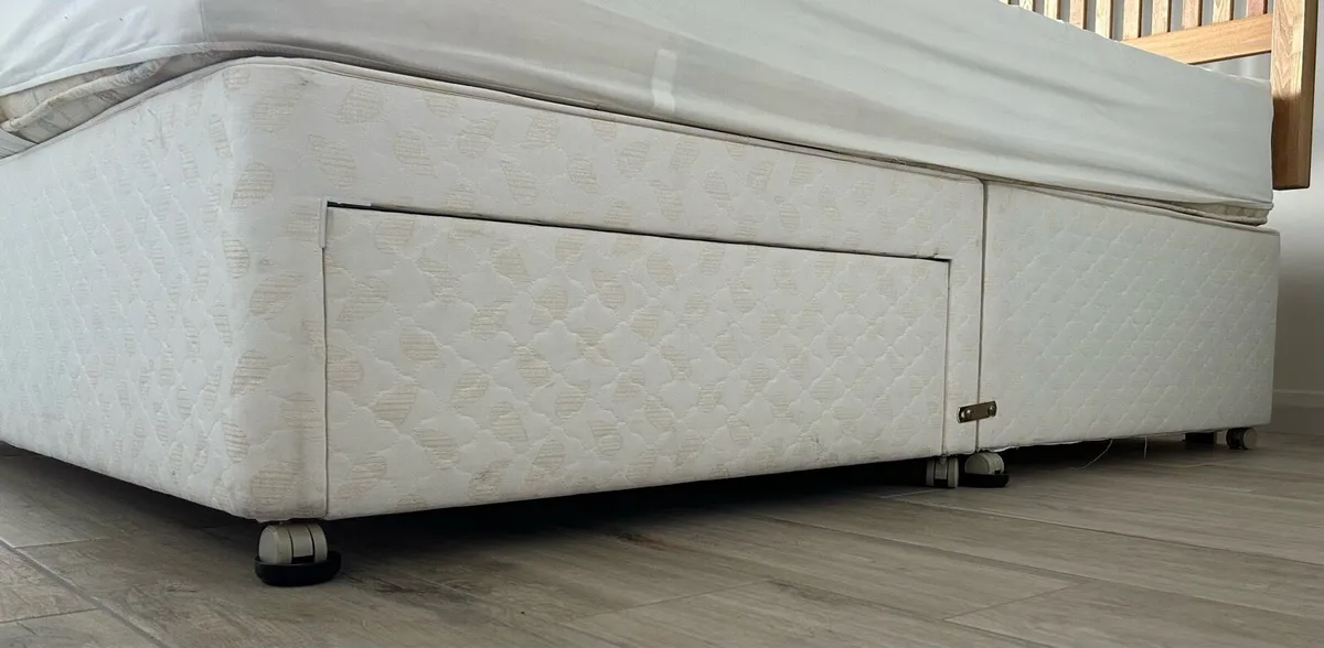 Double bed - Image 2