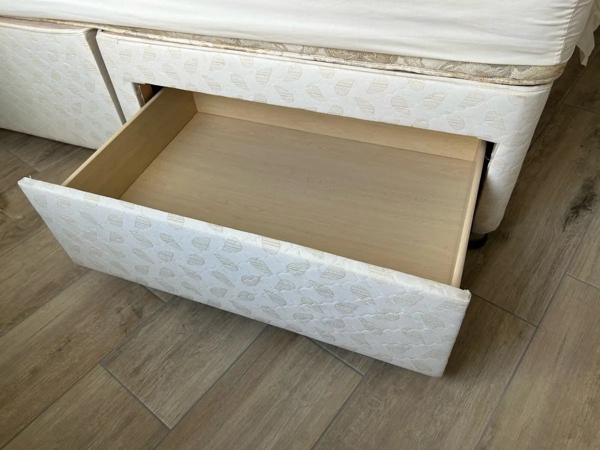 Double bed - Image 4