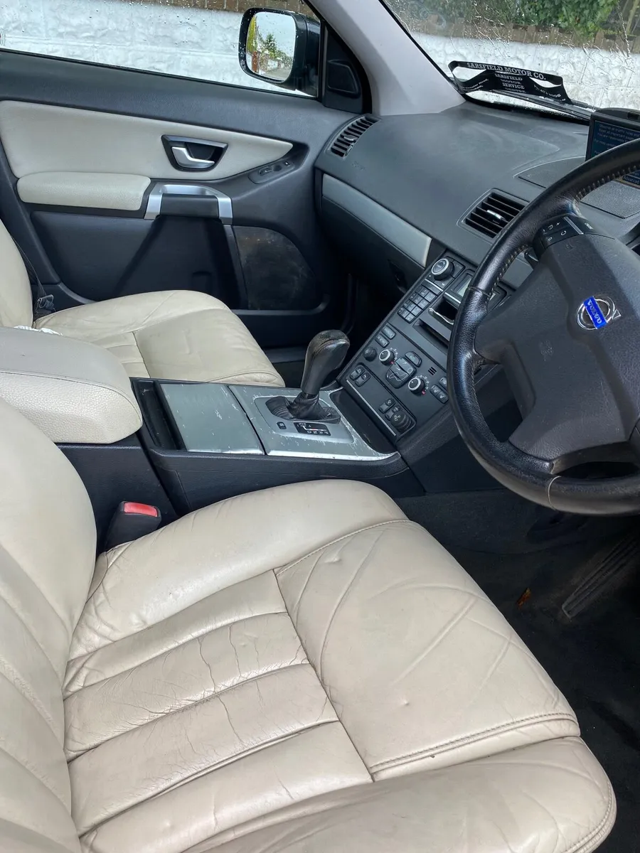 Volvo XC90 2011 - Image 2