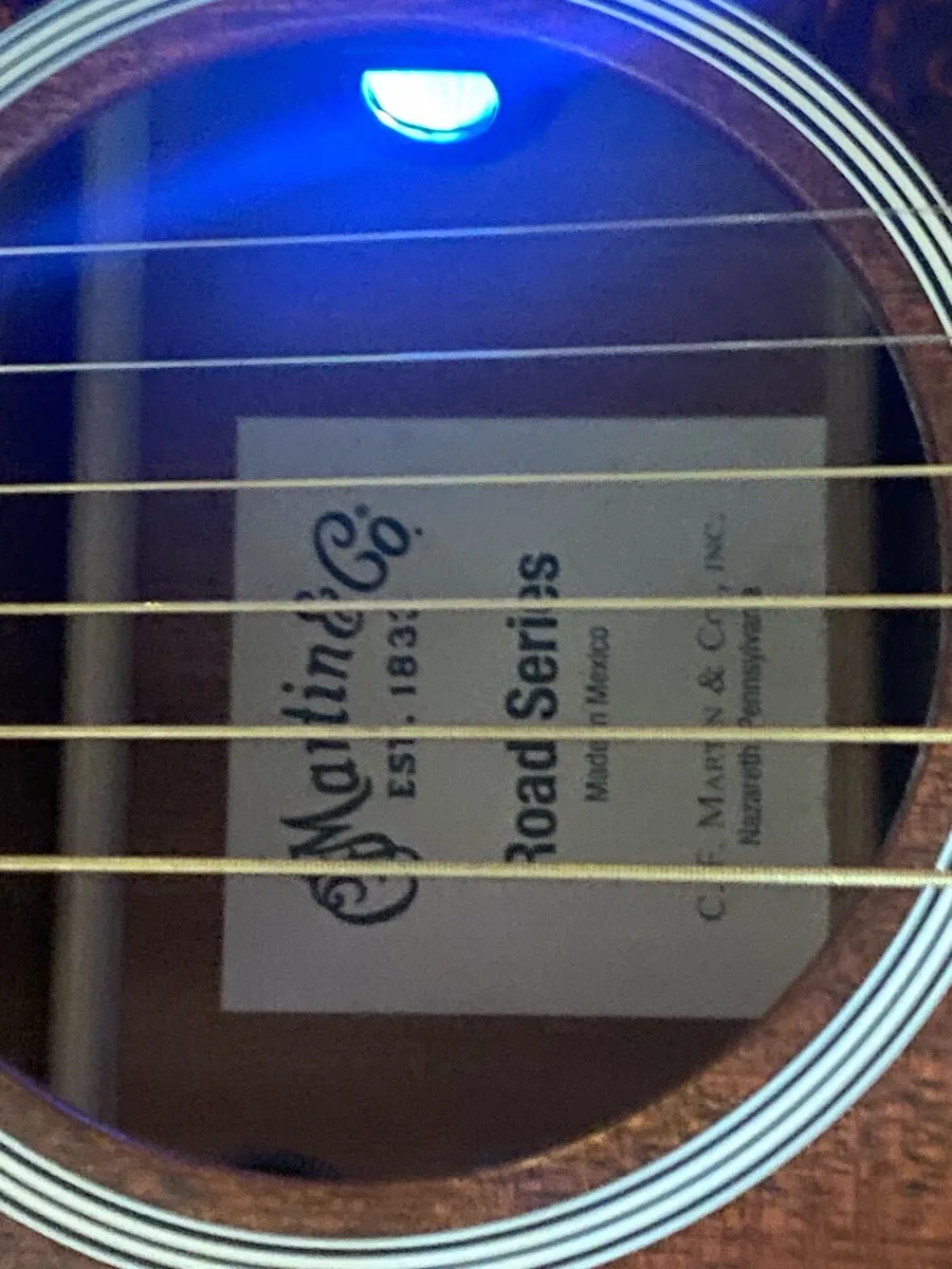 Martin 000-10e guitar with TGI extreme soft case - Image 4