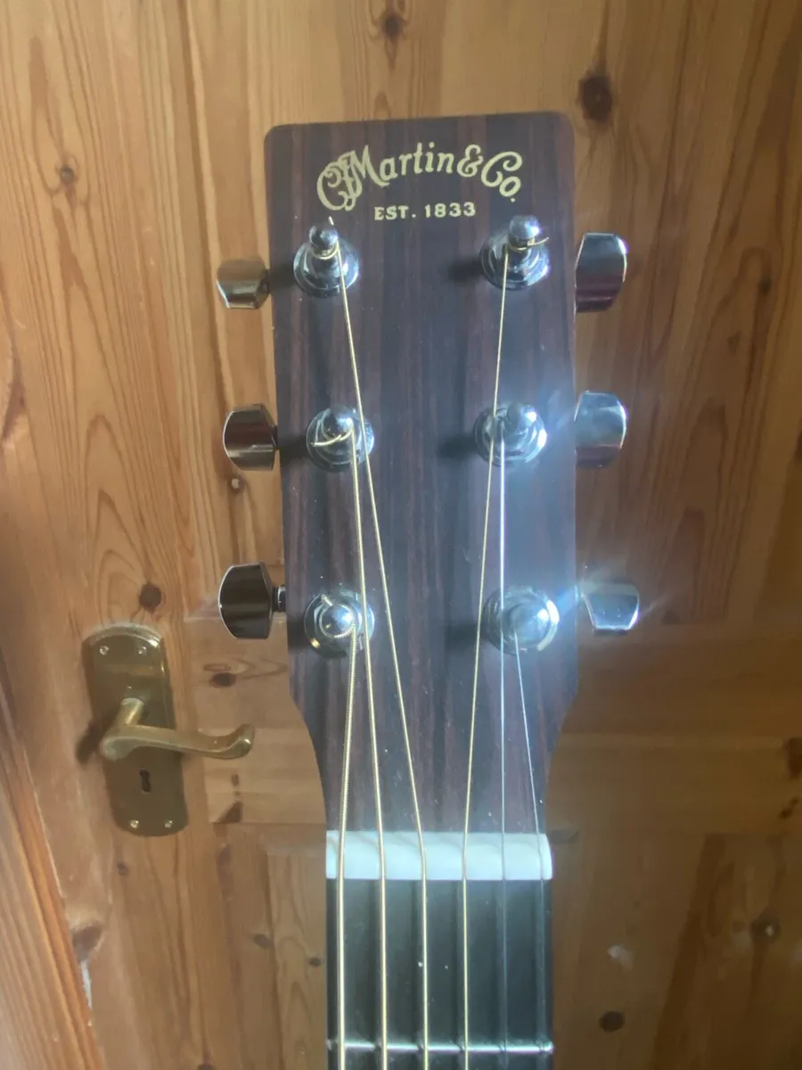 Martin 000-10e guitar with TGI extreme soft case - Image 2