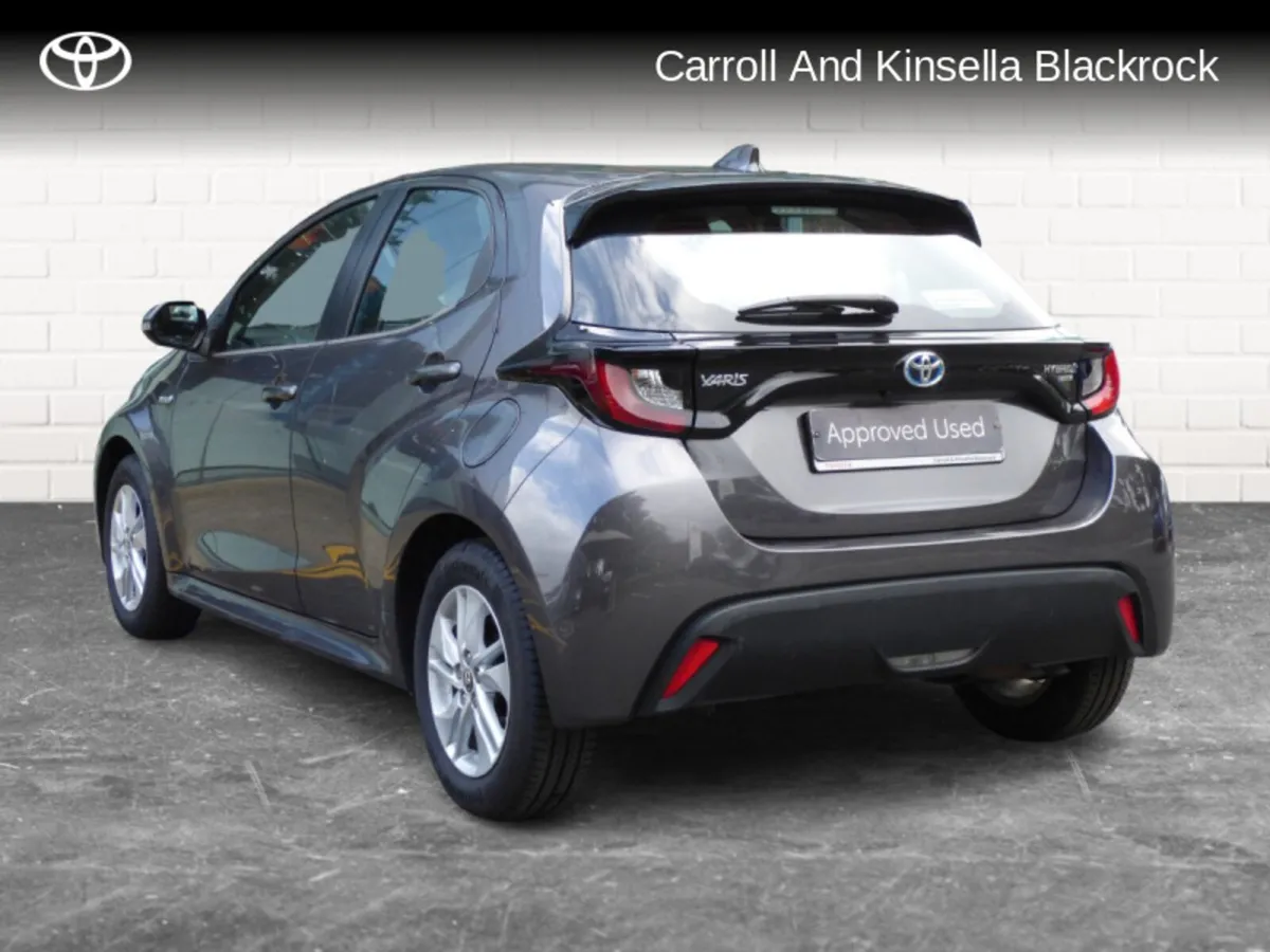 Toyota Yaris Hybrid Luna - Image 2