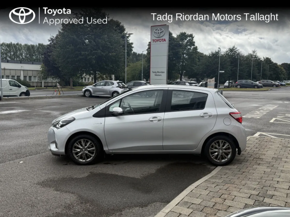 Toyota Yaris HYBRID 5DR LUNA - Image 4