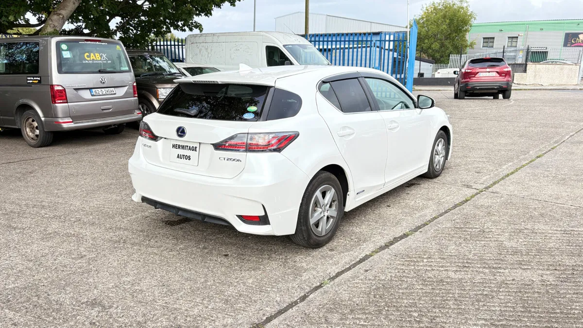 Lexus CT 1.8 Hybrid 2015 - Image 4