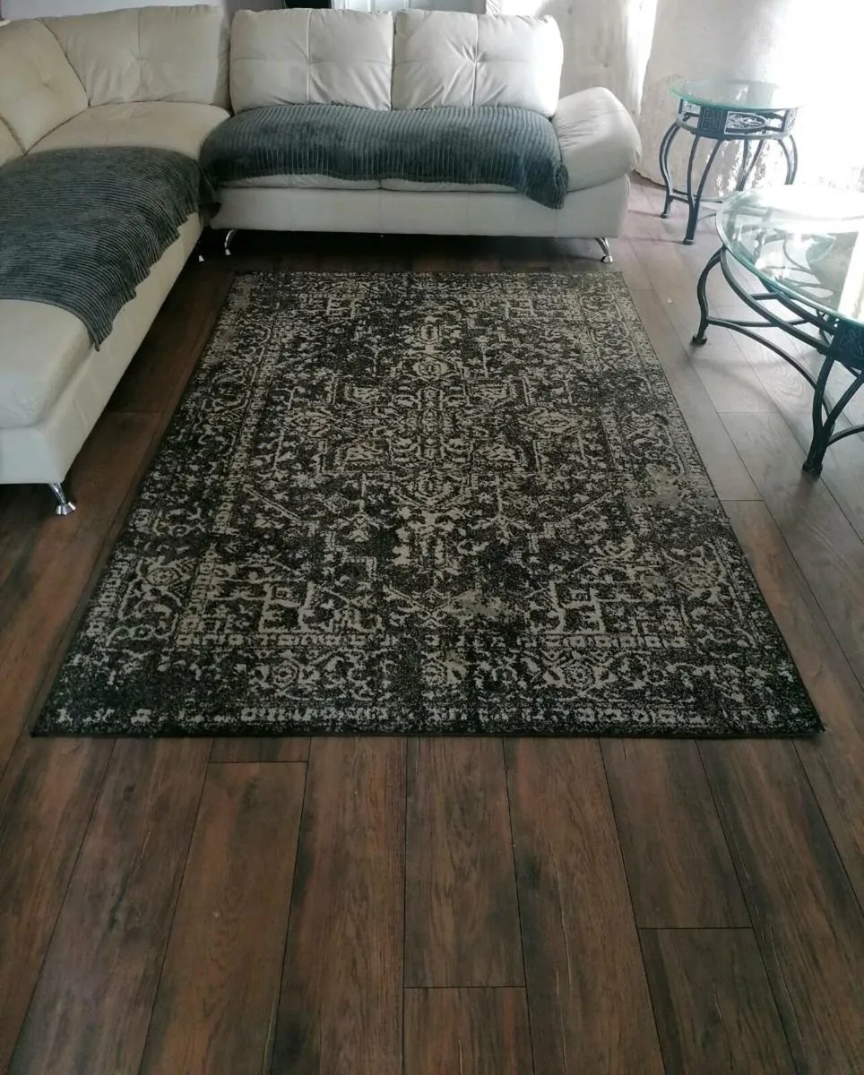 Large Rug - Image 1