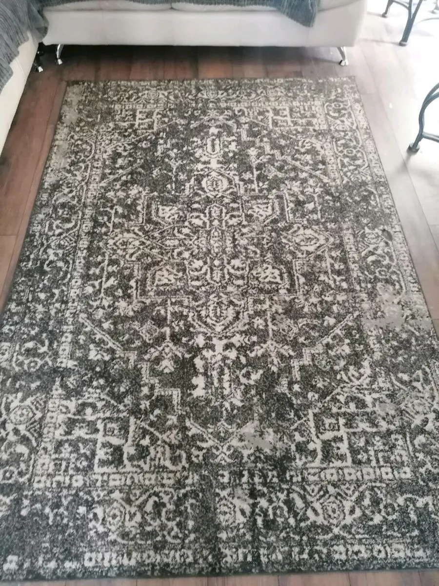 Large Rug - Image 3