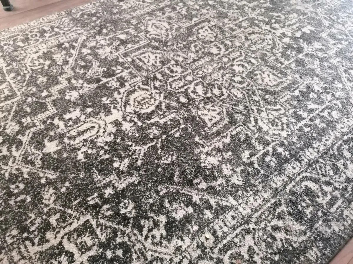 Large Rug - Image 4