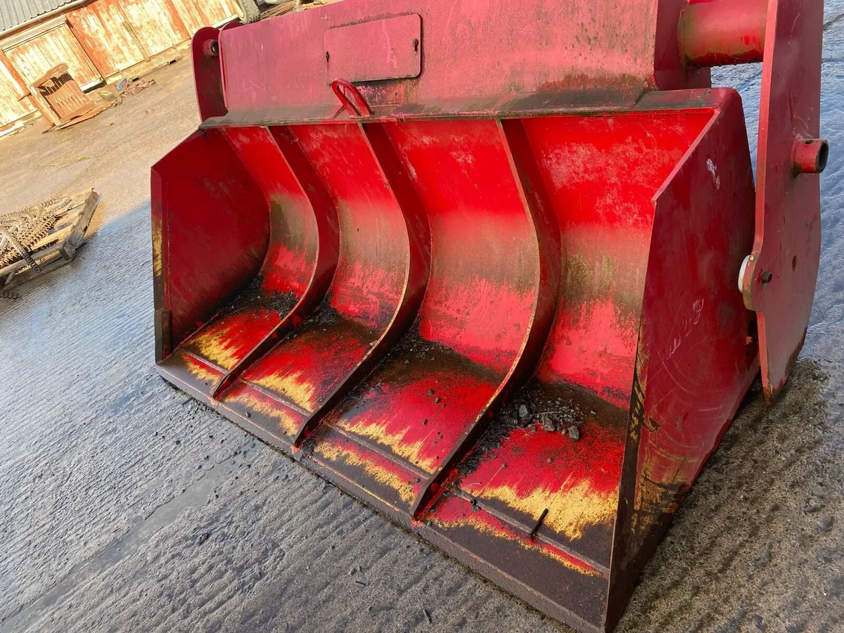 2020 Redrock bucket - Image 1