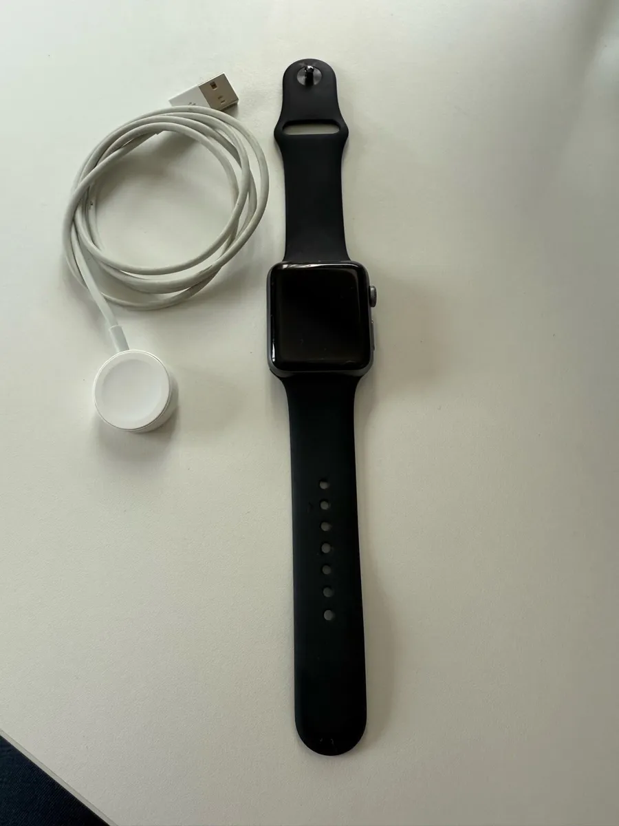 Apple Watch Series 3 42mm - Image 1