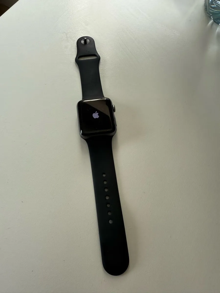 Apple Watch Series 3 42mm - Image 2